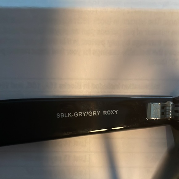 Roxy Sunnies - Picture 3 of 4